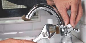 How to Stop a Hose From Leaking at the Faucet