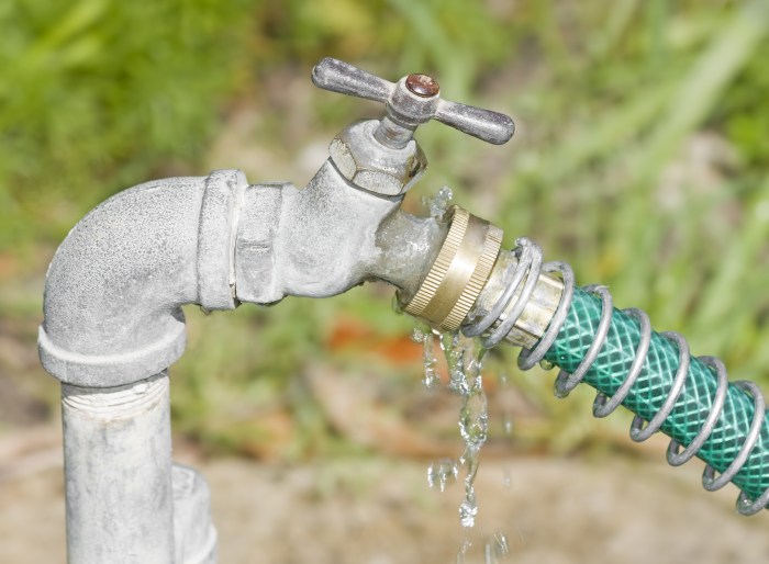 How to stop a hose from leaking at the faucet