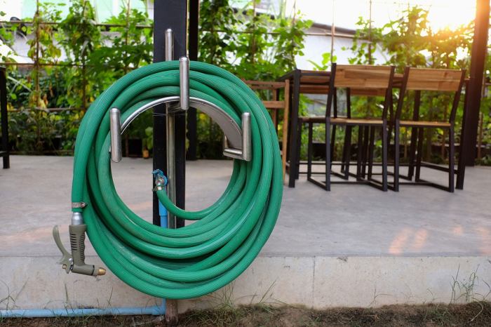 How to maintain a garden hose